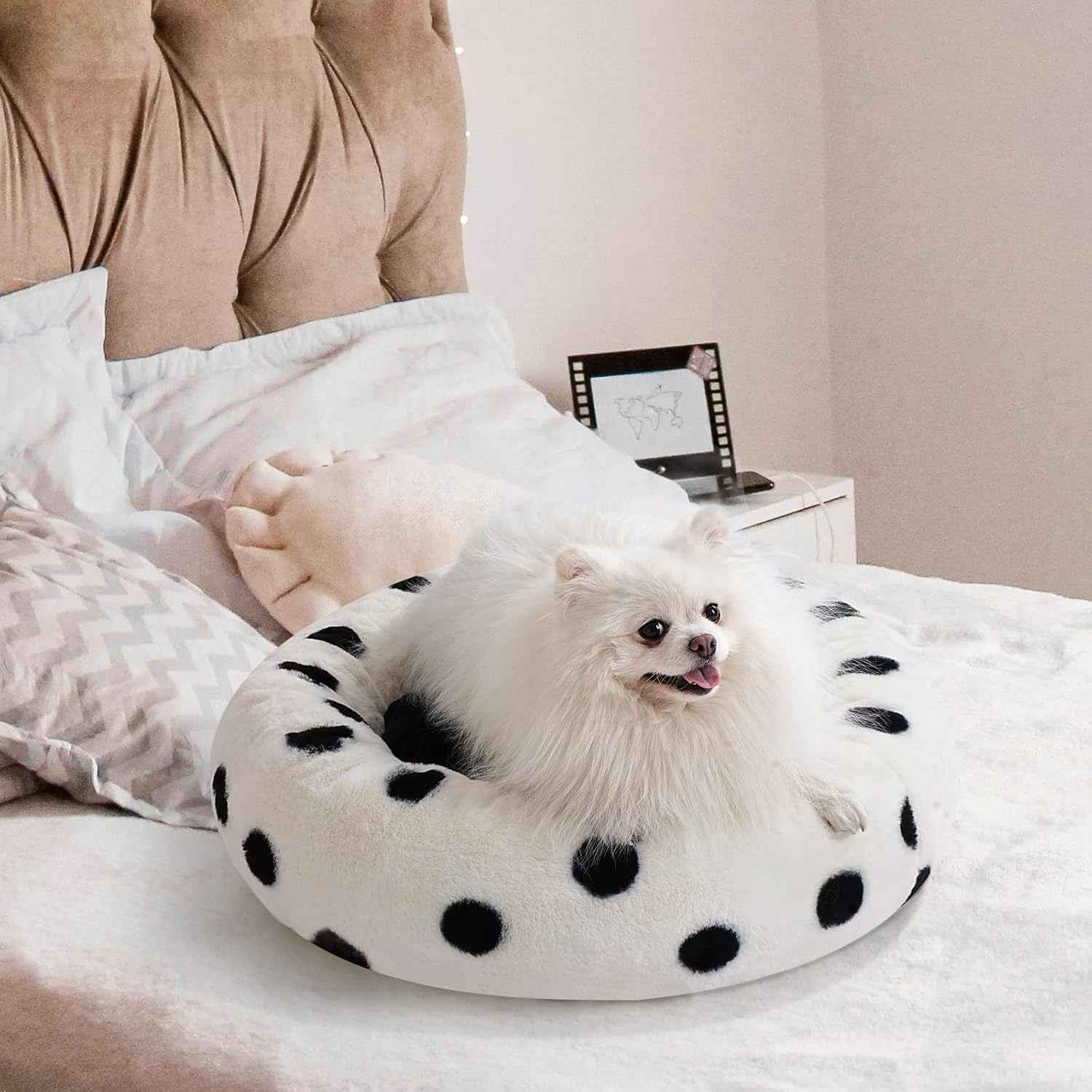 MEWOOFUN Donut Cat Bed For Indoor Cats - 23 Inch Round Washable Pet Bed With Non-Slip Bottom, Plush Fluffy Small Dog Bed For Puppies & Kittens, Black Dot